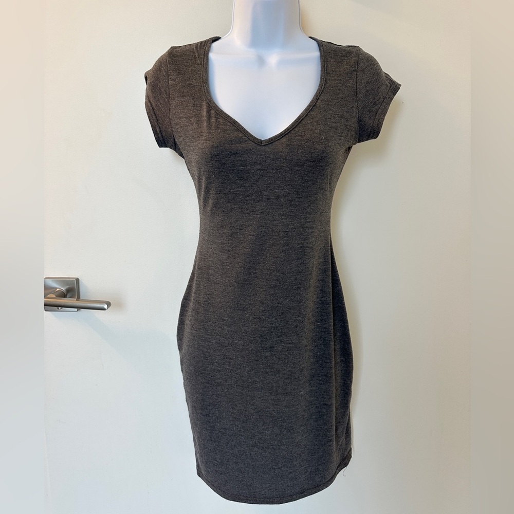 Boohoo Dark Gray V-Neck Short Sleeve Dress